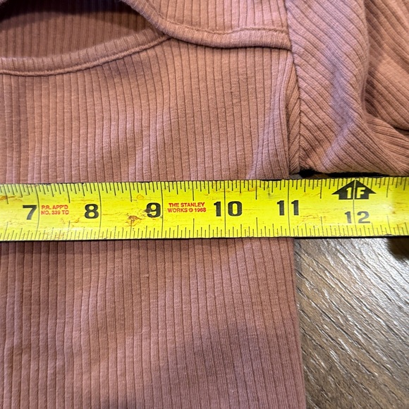 Active USA Ribbed Cutout Crop Top - Brown - Picture 7 of 8